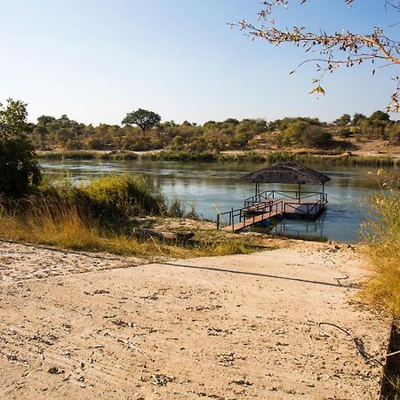 Hakusembe River Campsite Рунду Экстерьер фото