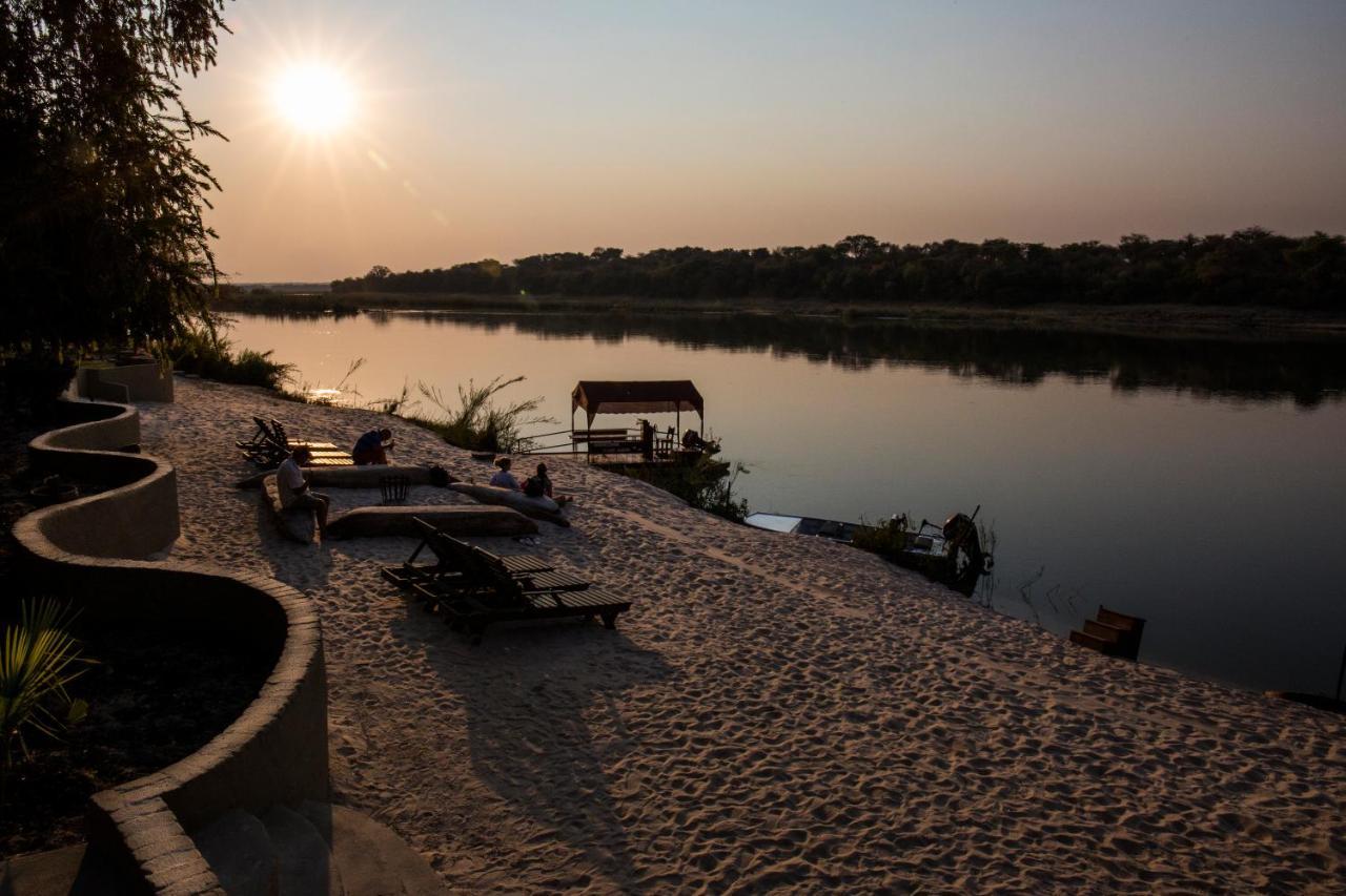 Hakusembe River Campsite Рунду Экстерьер фото