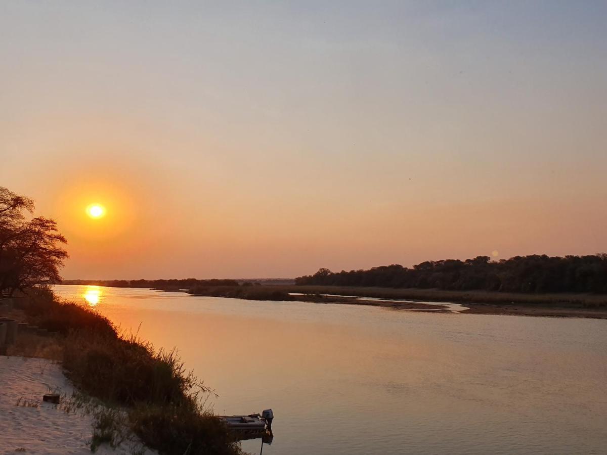 Hakusembe River Campsite Рунду Экстерьер фото
